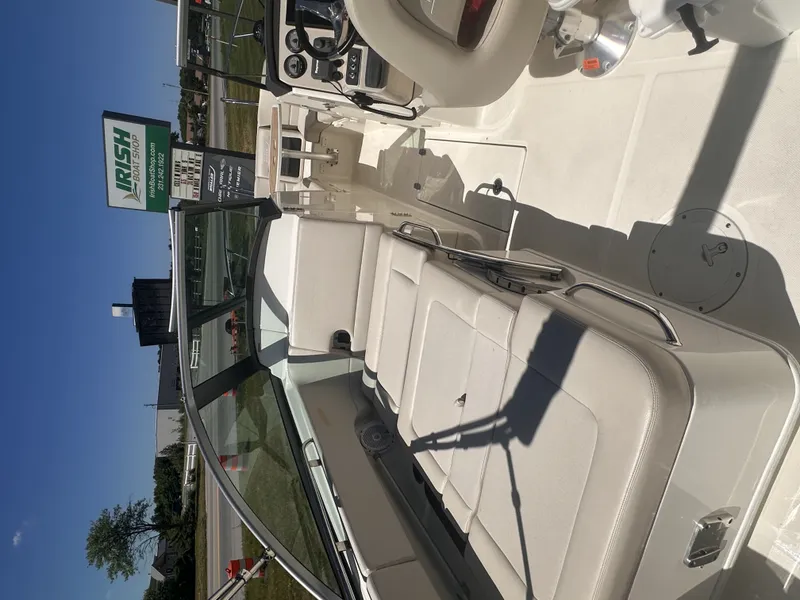 Slide: The Image of Boston Whaler 230 VANTAGE 2017 - 14