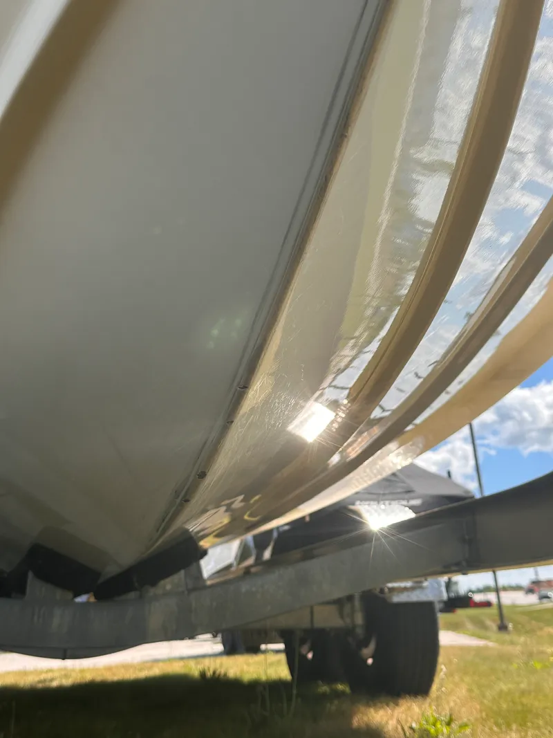 Slide: The Image of Boston Whaler 230 VANTAGE 2017 - 35