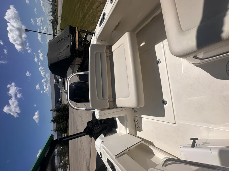 Slide: The Image of Boston Whaler 230 VANTAGE 2017 - 18