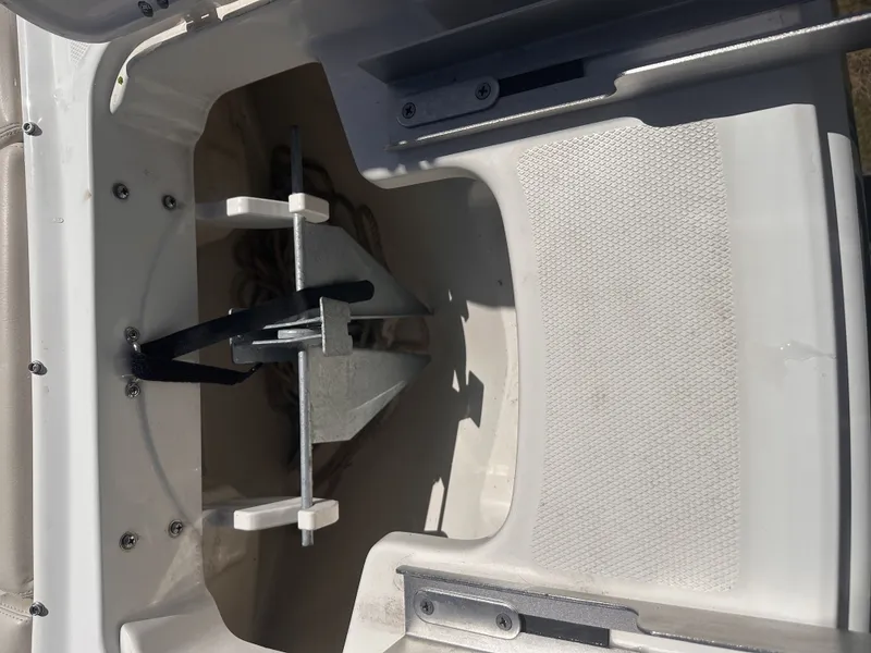Slide: The Image of Boston Whaler 230 VANTAGE 2017 - 22