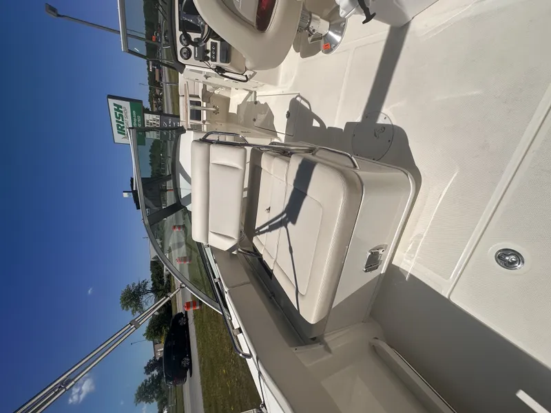 Slide: The Image of Boston Whaler 230 VANTAGE 2017 - 13
