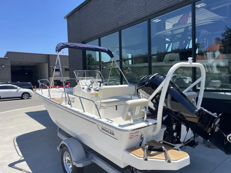 Slide: The Image of Boston Whaler 170 Montauk 2026 - 4