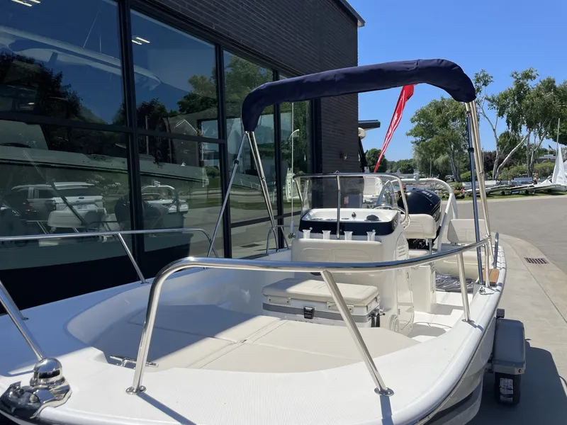Slide: The Image of Boston Whaler 170 Montauk 2026 - 11