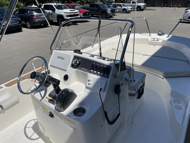 Slide: The Image of Boston Whaler 170 Montauk 2026 - 7