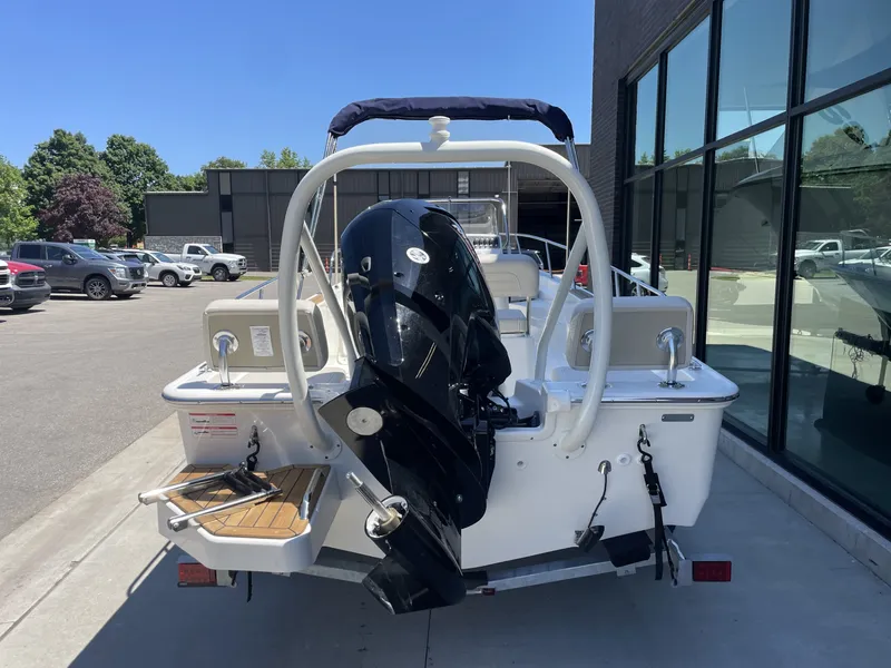 Slide: The Image of Boston Whaler 170 Montauk 2026 - 5