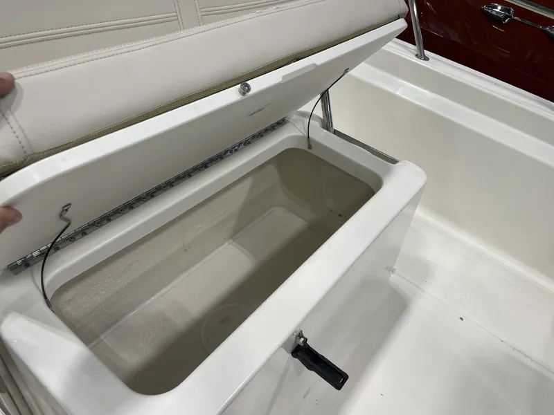 Slide: The Image of Boston Whaler 170 Montauk 2026 - 8