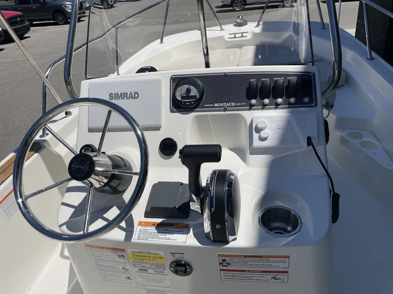 Slide: The Image of Boston Whaler 170 Montauk 2026 - 6