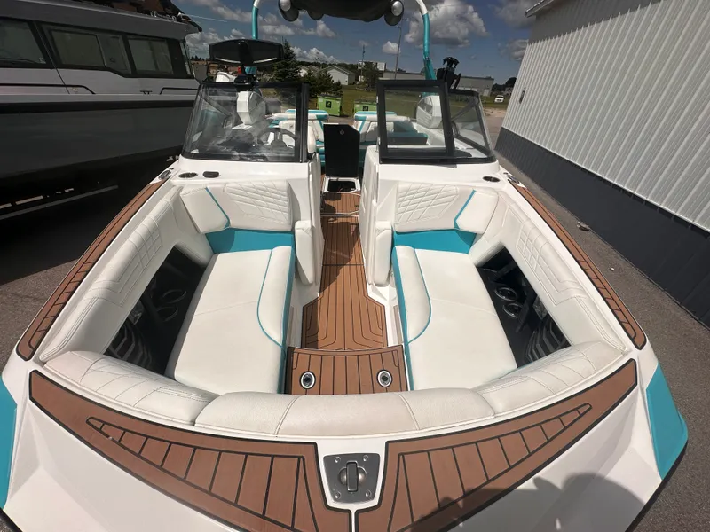 Slide: The Image of Nautique G23 2021 - 10