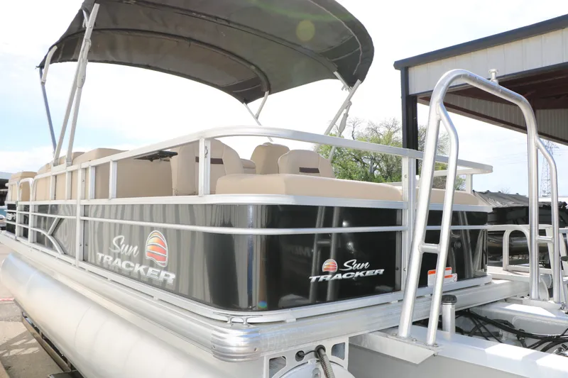 Slide: The Image of SUN Tracker Sport 22 Fish Deluxe 2019 - 10