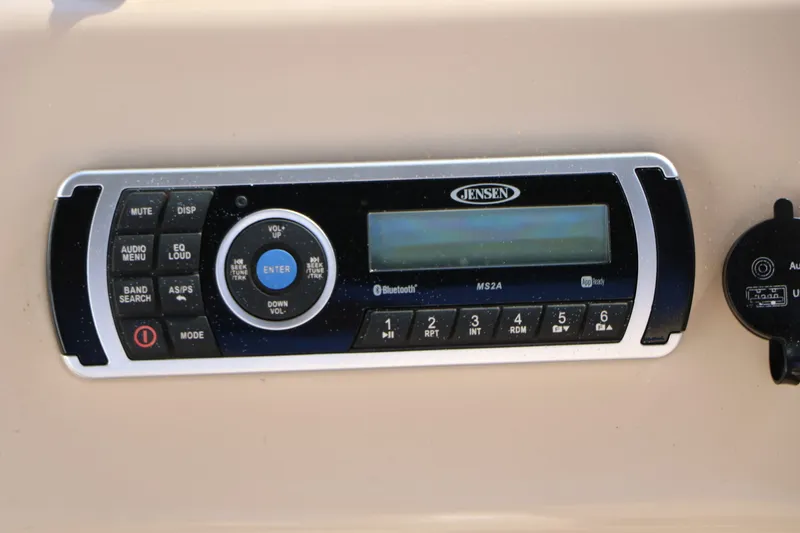 Slide: The Image of SUN Tracker Sport 22 Fish Deluxe 2019 - 42