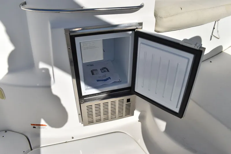 Slide: The Image of Larson 310 Cabrio 2005 - 23