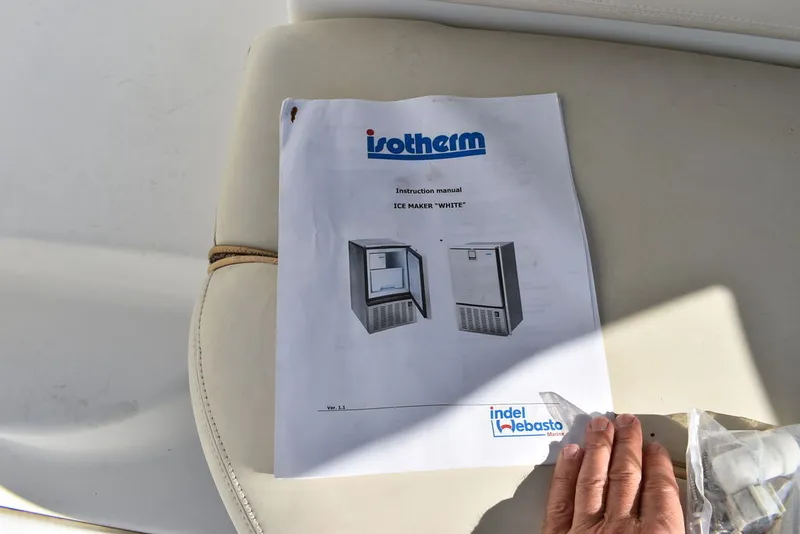 Slide: The Image of Larson 310 Cabrio 2005 - 24