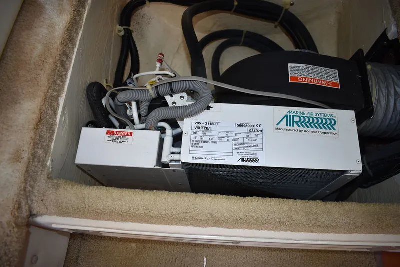 Slide: The Image of Larson 310 Cabrio 2005 - 68