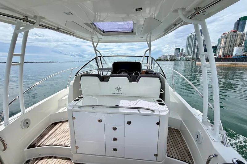 Slide: The Image of Jeanneau Leader 10.5 WA 2019 - 40