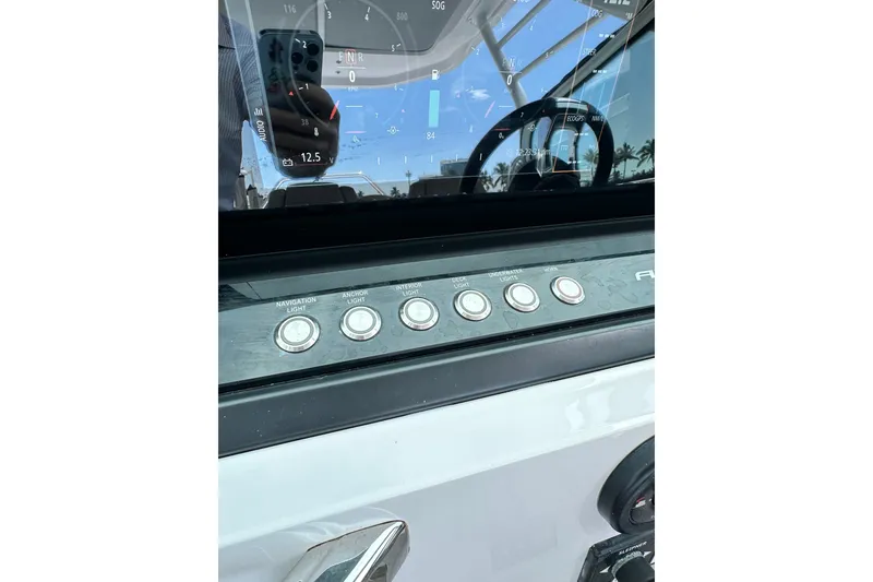 Slide: The Image of Axopar 28 T-Top 2022 - 17