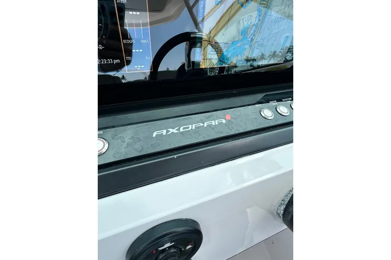 Slide: The Image of Axopar 28 T-Top 2022 - 18