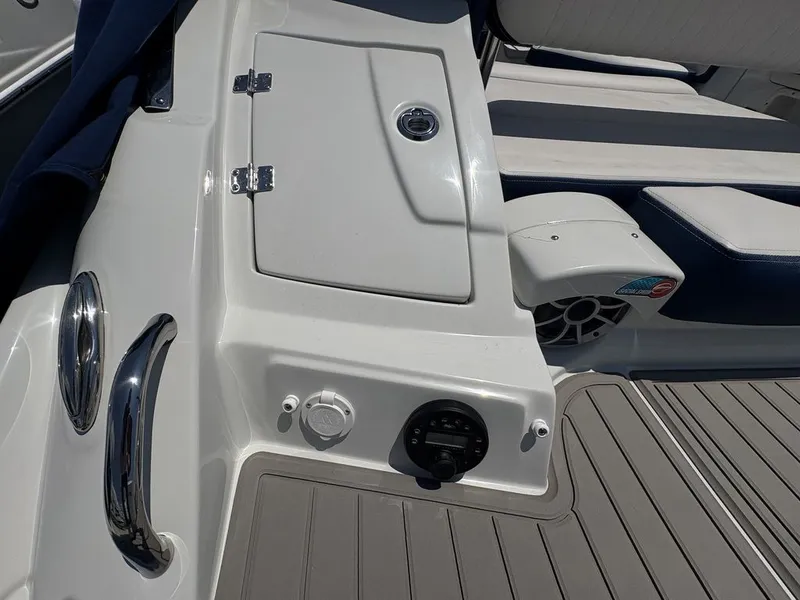 Slide: The Image of Crownline Boats 298 XSS 2026 - 9