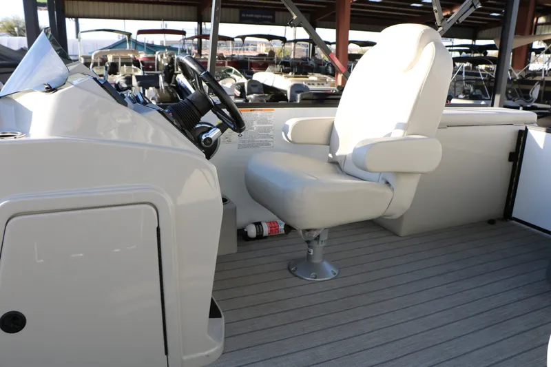 Slide: The Image of SunChaser Geneva 22 SB DH 2024 - 28