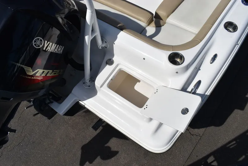 Slide: The Image of Key West Boats 239DFS 2019 - 18