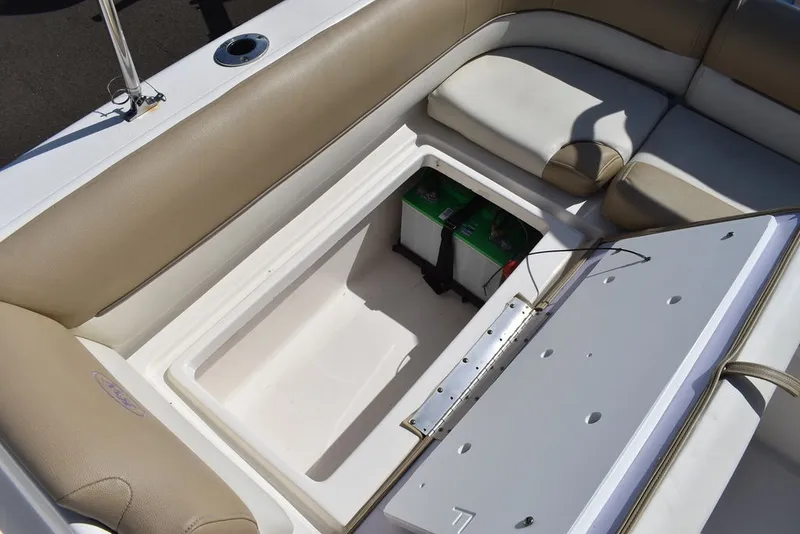 Slide: The Image of Key West Boats 239DFS 2019 - 23