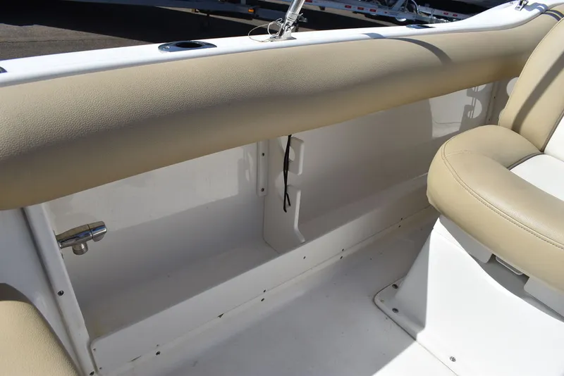 Slide: The Image of Key West Boats 239DFS 2019 - 28