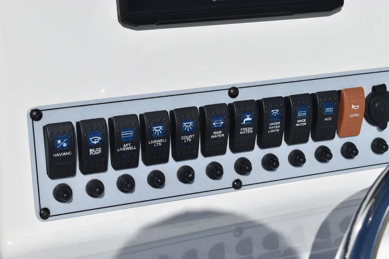 Slide: The Image of Key West Boats 239DFS 2019 - 38