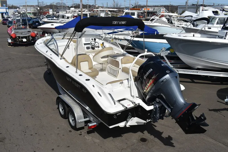 Slide: The Image of Key West Boats 239DFS 2019 - 4