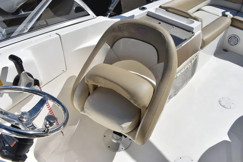 Slide: The Image of Key West Boats 239DFS 2019 - 44