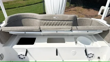 Slide: The Image of Sea Hunt Ultra 245 SE 2027 - 7