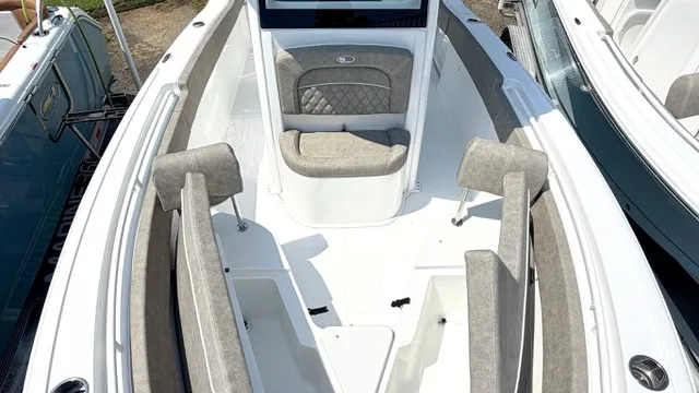 Slide: The Image of Sea Hunt Ultra 245 SE 2027 - 33