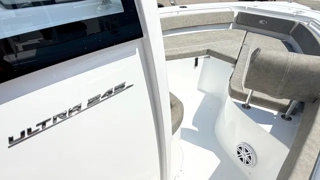 Slide: The Image of Sea Hunt Ultra 245 SE 2027 - 25