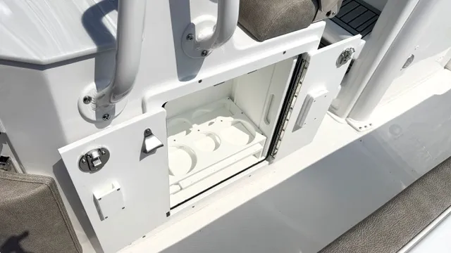 Slide: The Image of Sea Hunt Ultra 245 SE 2027 - 20