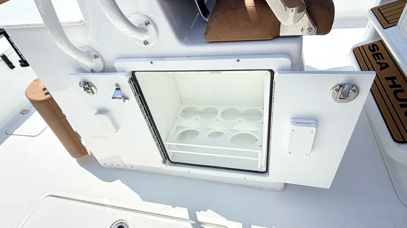 Slide: The Image of Sea Hunt Ultra 275 SE 2027 - 8