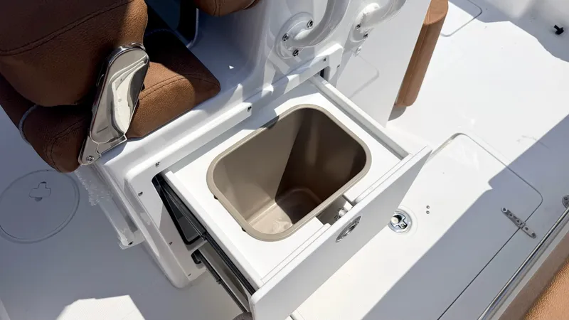 Slide: The Image of Sea Hunt Ultra 275 SE 2027 - 10