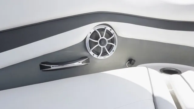 Slide: The Image of Yamaha 242 Limited S E-Series 2019 - 3