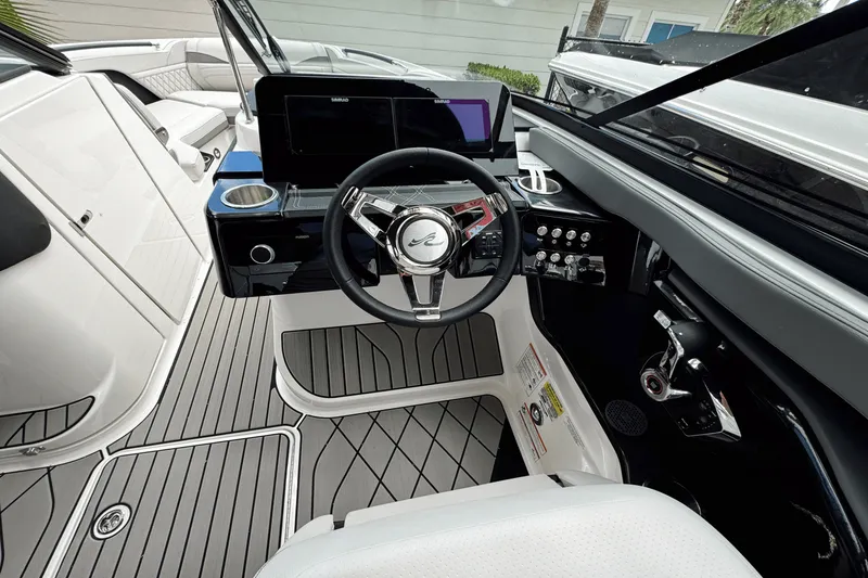 Slide: The Image of Sea Ray SLX 260 Outboard 2025 - 11
