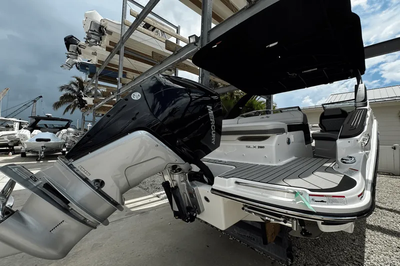 Slide: The Image of Sea Ray SLX 260 Outboard 2025 - 2
