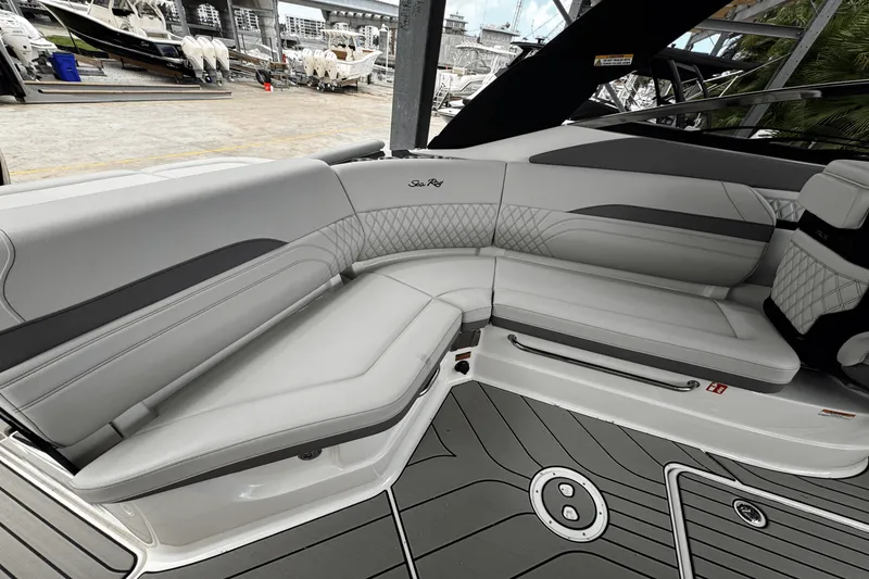 Slide: The Image of Sea Ray SLX 260 Outboard 2025 - 6