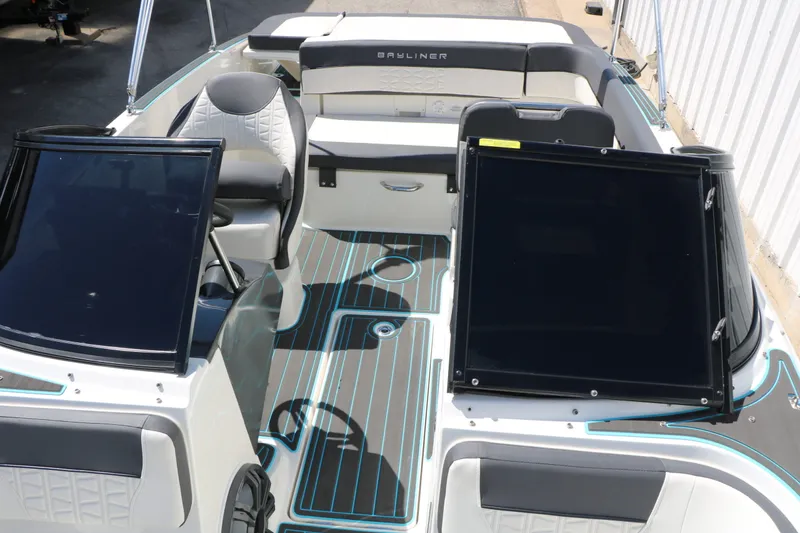 Slide: The Image of Bayliner VR5 2022 - 23