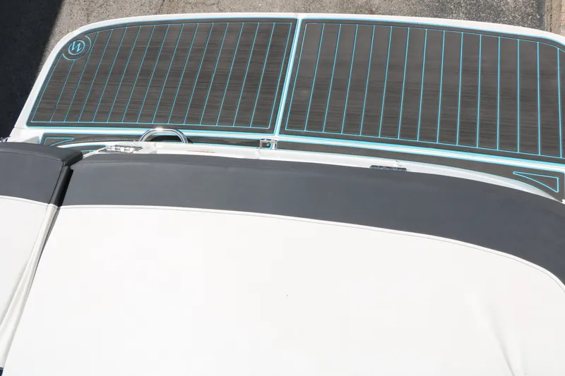 Slide: The Image of Bayliner VR5 2022 - 38