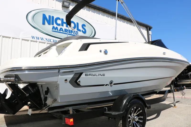 Slide: The Image of Bayliner VR5 2022 - 7