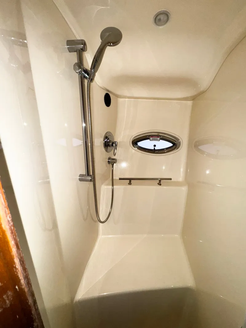 Slide: The Image of Sea Ray 38 Sundancer 2007 - 28