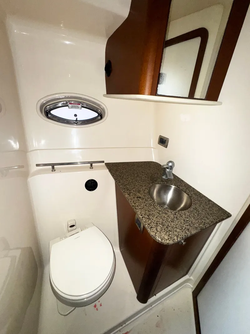 Slide: The Image of Sea Ray 38 Sundancer 2007 - 27