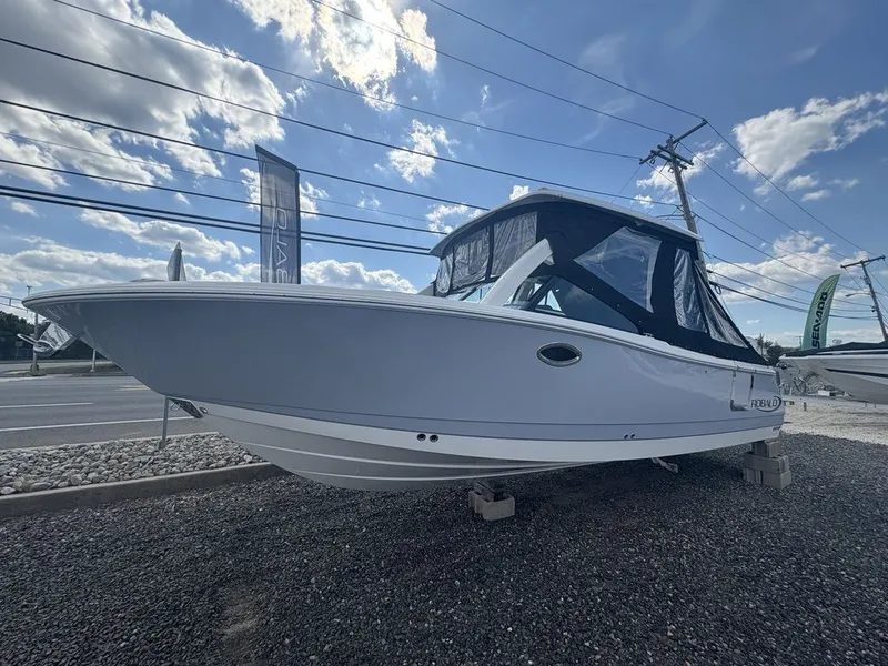 The Image of Robalo R277 2026 - 0