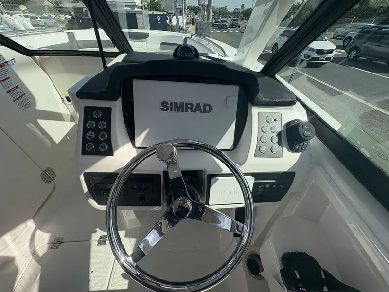 Slide: The Image of Robalo R277 2026 - 16