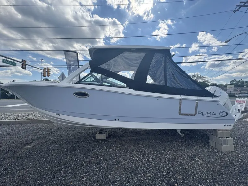 Slide: The Image of Robalo R277 2026 - 1
