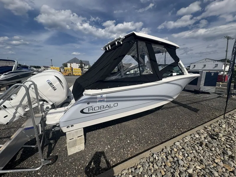 Slide: The Image of Robalo R277 2026 - 4