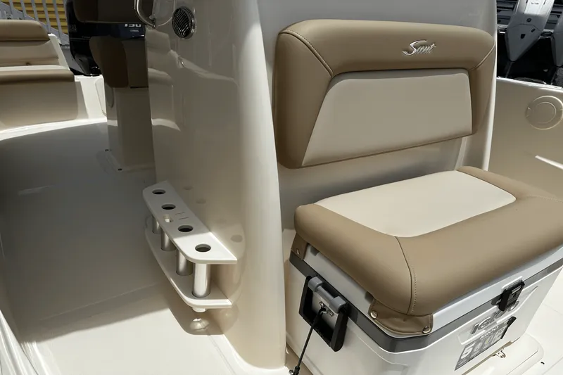 Slide: The Image of Scout 195 Sportfish 2025 - 17