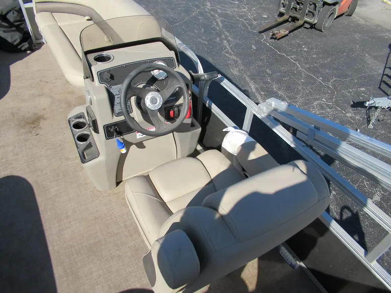 Slide: The Image of Tracker SUNTRACKER PB16 2024 - 6