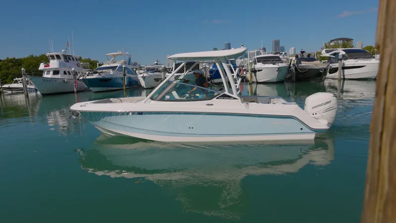 Slide: The Image of Boston Whaler 240 Vantage 2022 - 2